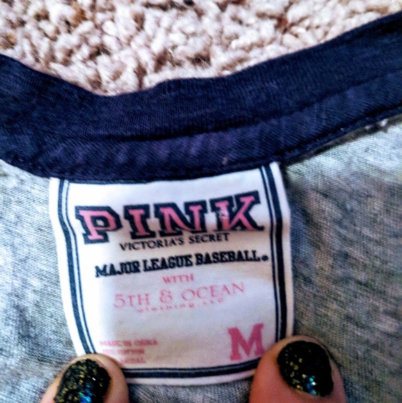 Victoria's Secret PINK MLB shirt - Picture 2 of 3